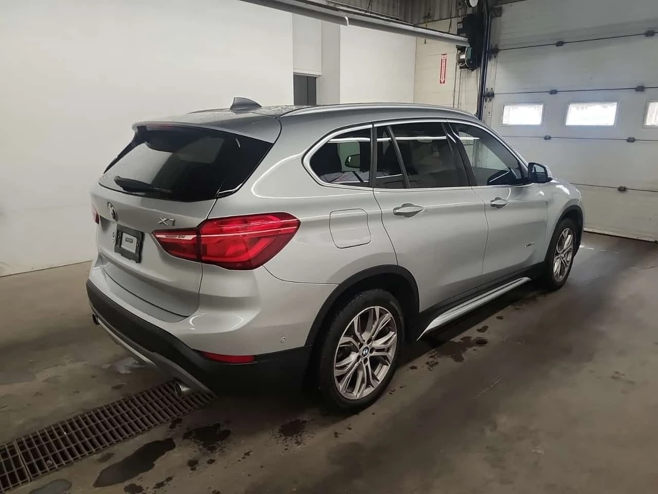 BMW X1 XDRIVE28I| HEAD-UP| PANORAMA| ПАМЕТ| 2 КЛЮЧА, снимка 3 - Автомобили и джипове - 54467535