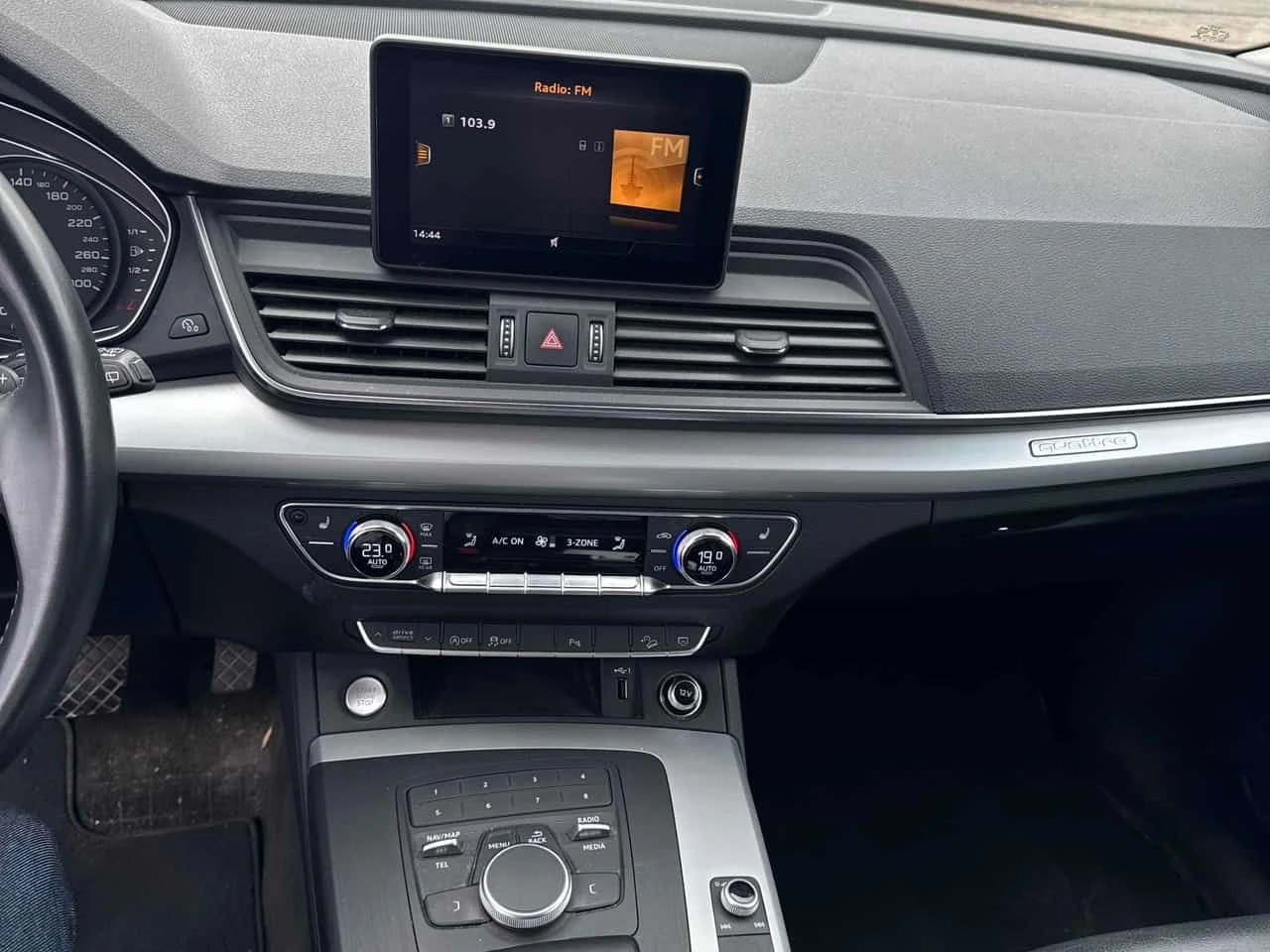 Audi Q5 Komfort /CARFAX/2 КЛЮЧА/ ПОДГРЕВ/, снимка 9 - Автомобили и джипове - 54528999