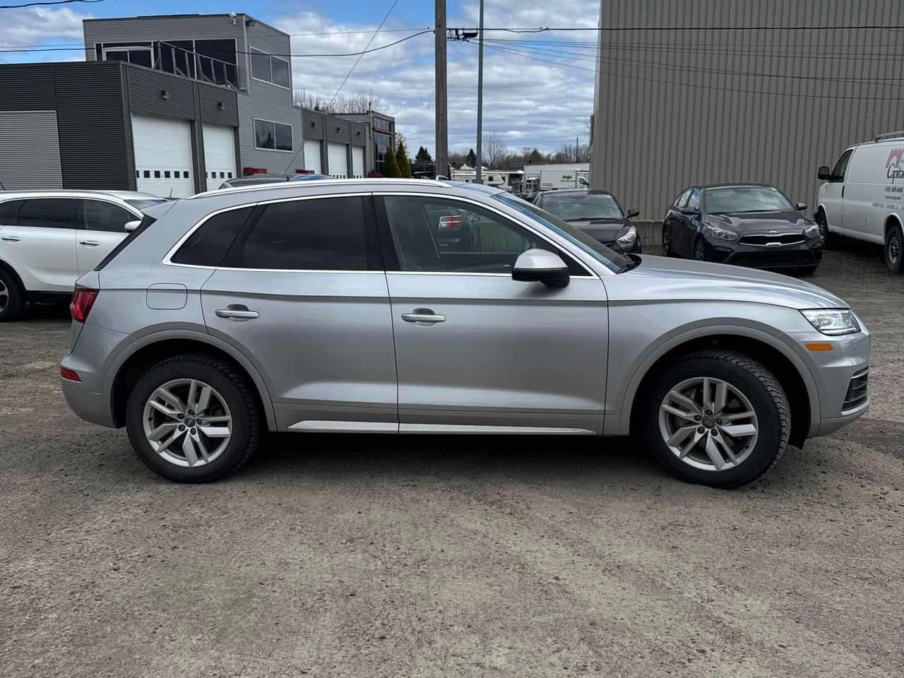 Audi Q5 Komfort /CARFAX/2 КЛЮЧА/ ПОДГРЕВ/, снимка 4 - Автомобили и джипове - 54528999