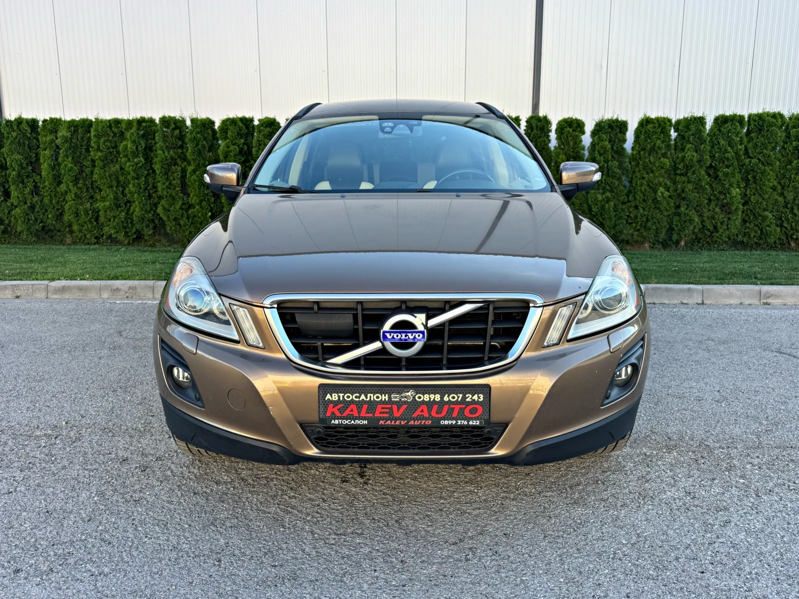Volvo XC60 2.4D5 AWD/Дистроник/ШВЕЙЦАРИЯ!!!, снимка 2 - Автомобили и джипове - 54886228