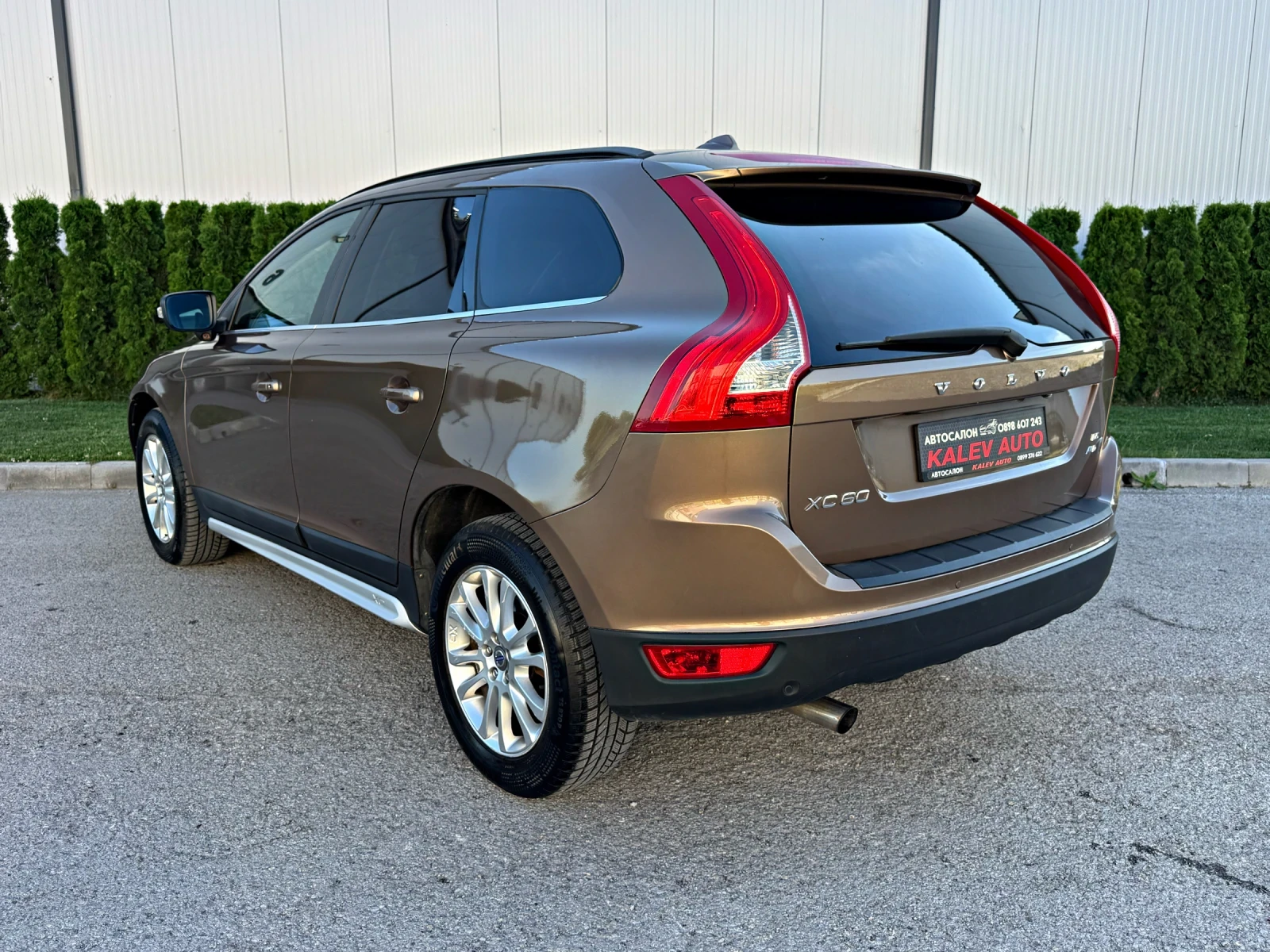 Volvo XC60 2.4D5 AWD/Дистроник/ШВЕЙЦАРИЯ!!!, снимка 5 - Автомобили и джипове - 54886228