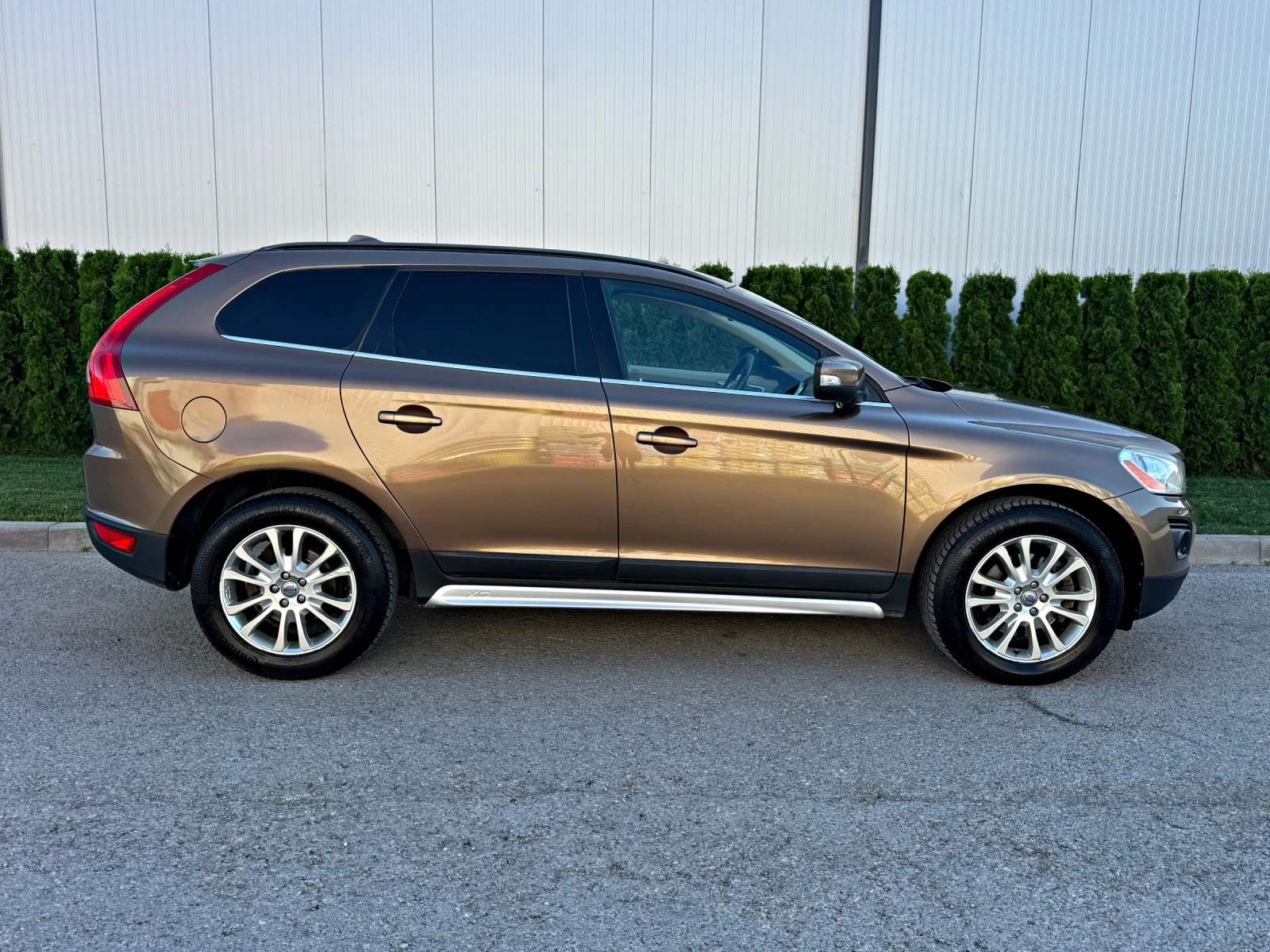 Volvo XC60 2.4D5 AWD/Дистроник/ШВЕЙЦАРИЯ!!!, снимка 7 - Автомобили и джипове - 54886228