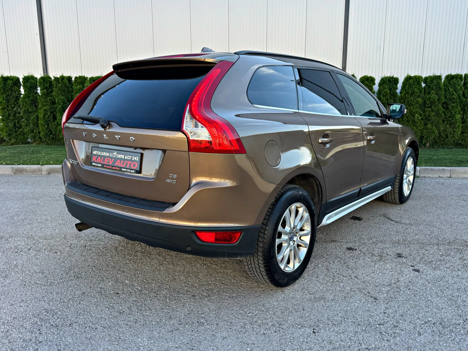 Volvo XC60 2.4D5 AWD/Дистроник/ШВЕЙЦАРИЯ!!!, снимка 6 - Автомобили и джипове - 54886228