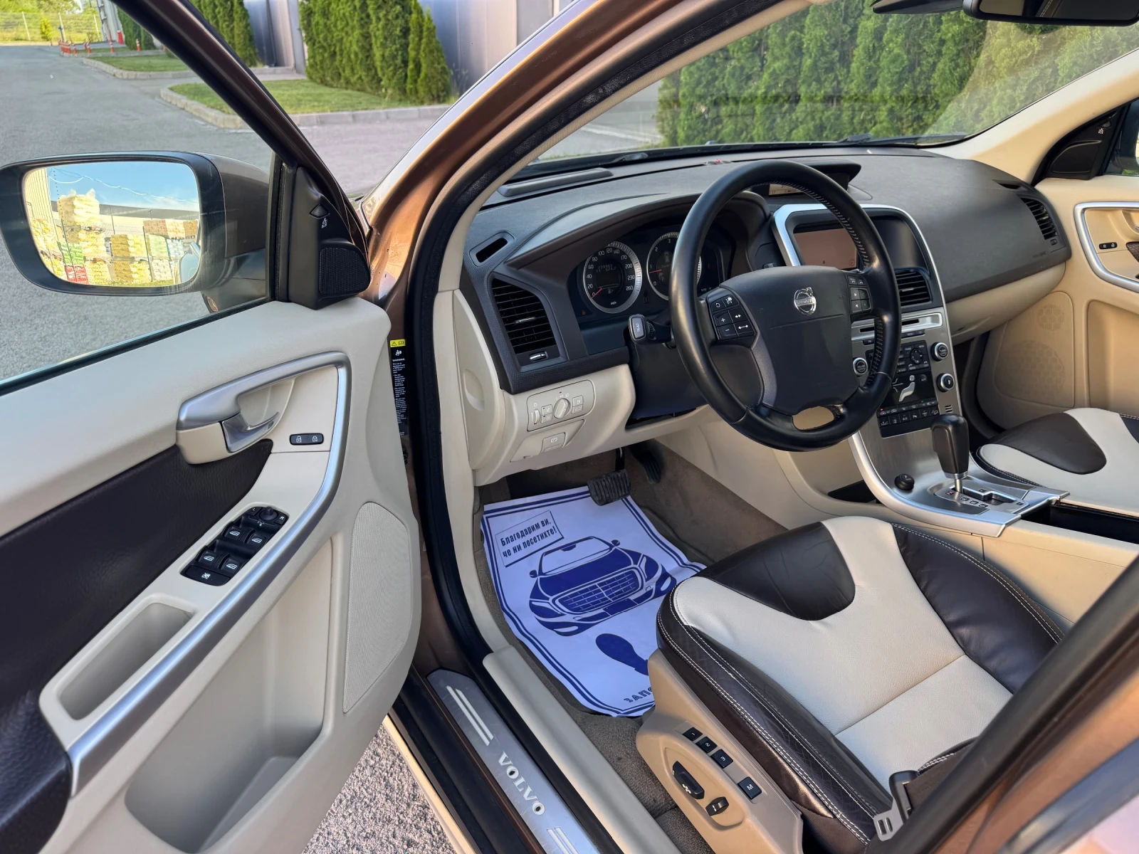 Volvo XC60 2.4D5 AWD/Дистроник/ШВЕЙЦАРИЯ!!!, снимка 8 - Автомобили и джипове - 54886228