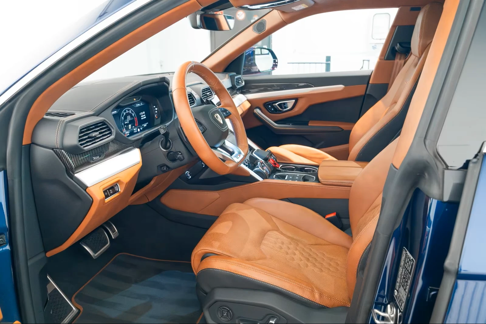 Lamborghini Urus CARBON* B&O-3D* DISTR* HEAD-UP* PANO* MEMORY*  | Mobile.bg � ����������� 9