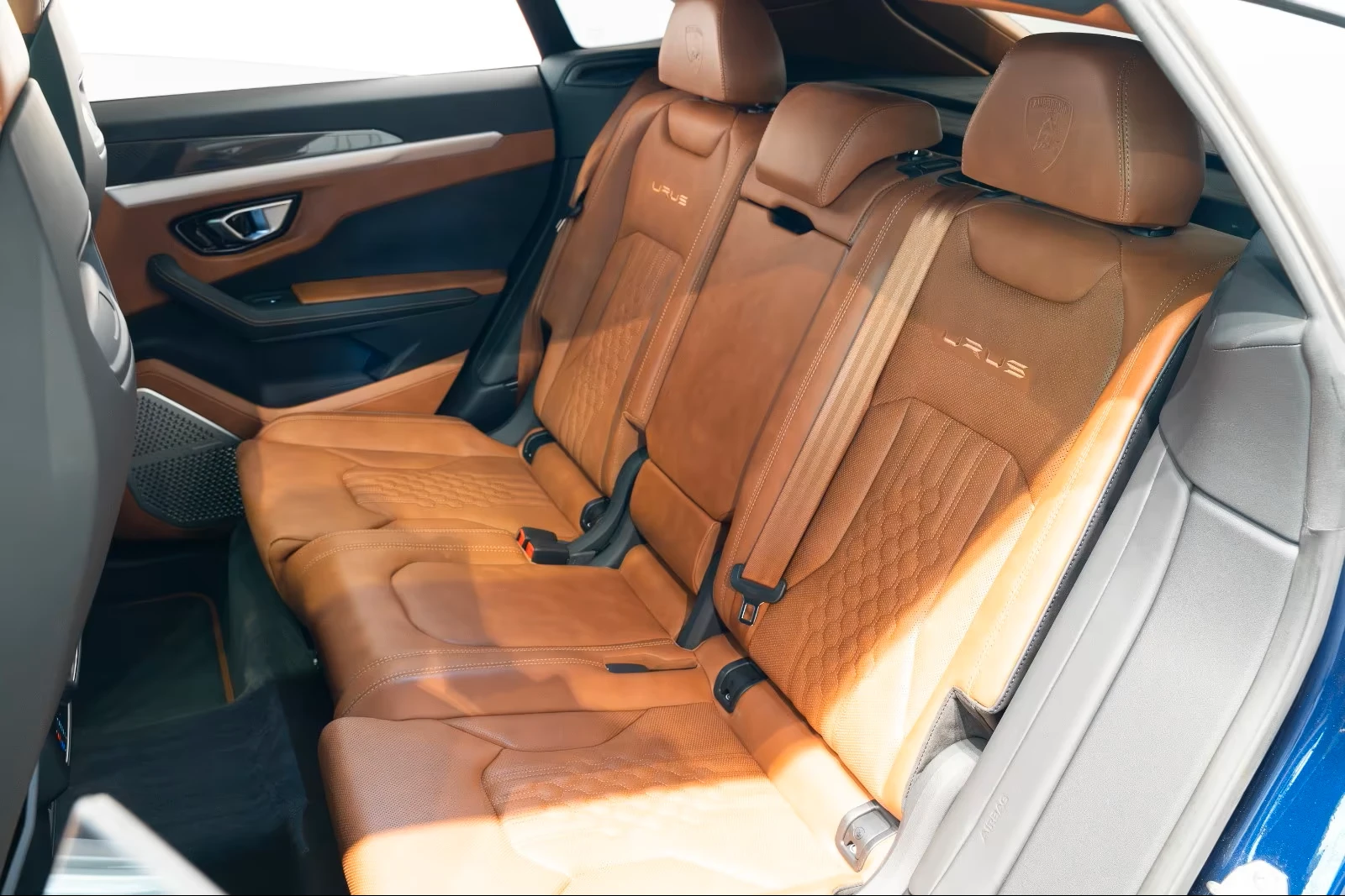Lamborghini Urus CARBON* B&O-3D* DISTR* HEAD-UP* PANO* MEMORY*  | Mobile.bg � ����������� 17