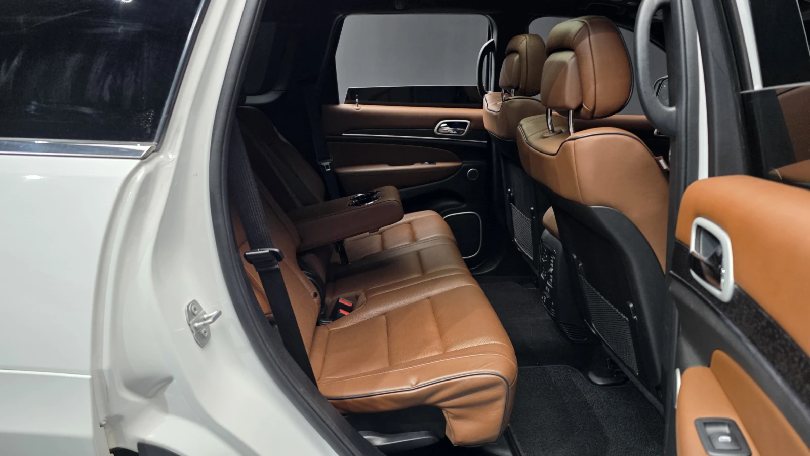 Jeep Grand cherokee 2020* SUMMIT* DIS* HARMAN* ОБДУХ* PANO* ВЪЗДУХ* КР, снимка 17 - Автомобили и джипове - 55484295