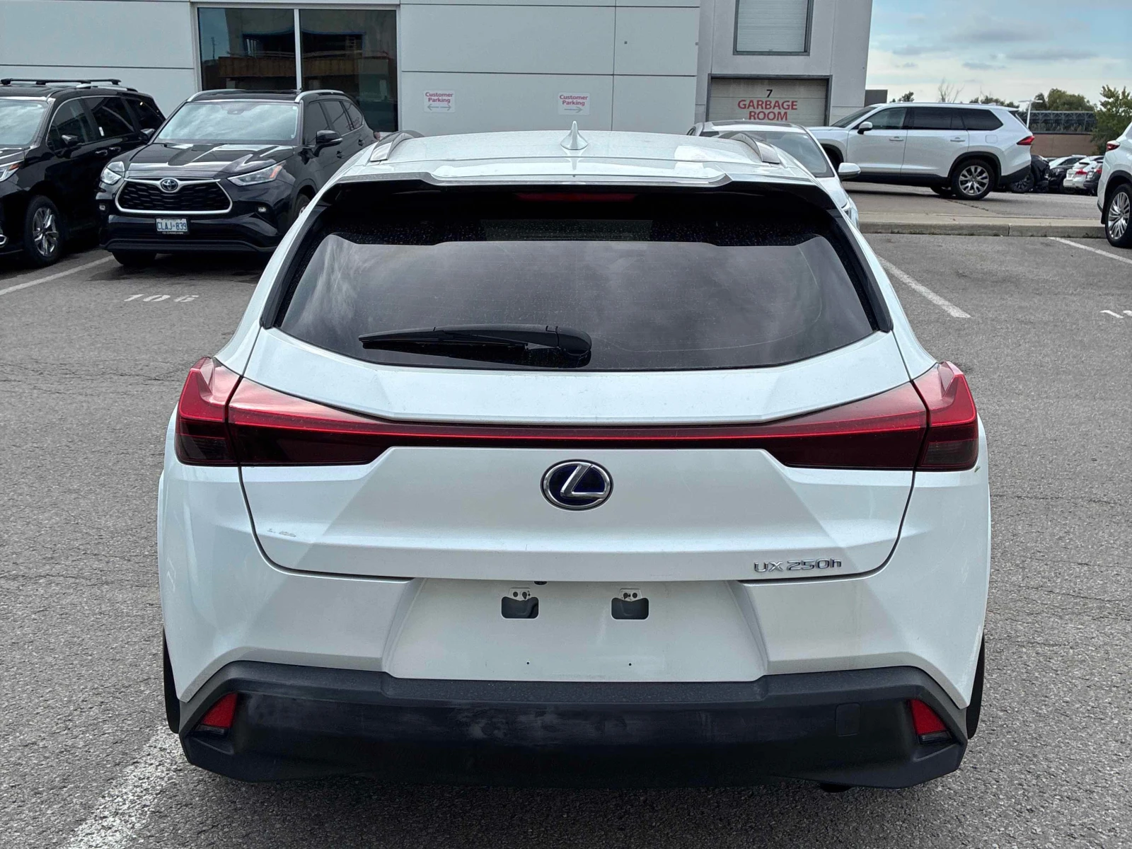 Lexus UX 250h | CARFAX | БЕЗ ИНЦИДЕНТИ, снимка 5 - Автомобили и джипове - 56133737