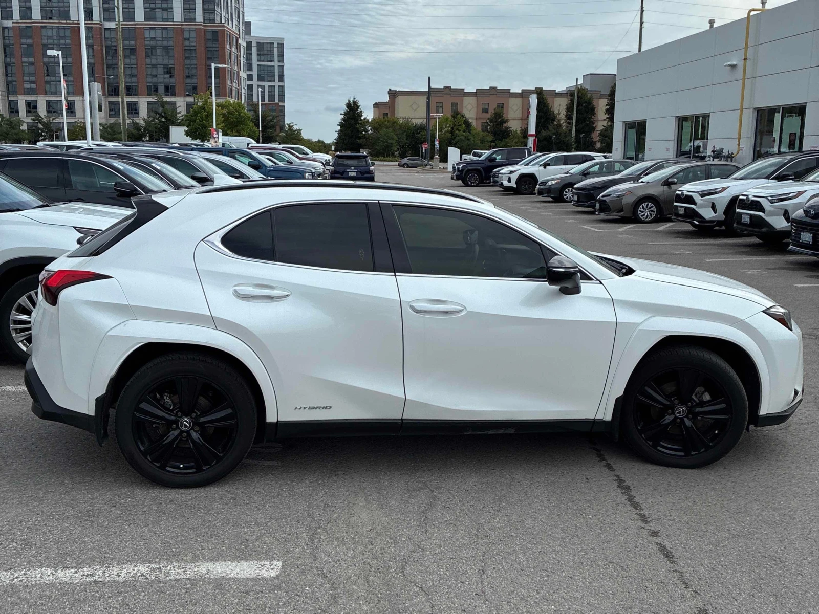 Lexus UX 250h | CARFAX | БЕЗ ИНЦИДЕНТИ, снимка 4 - Автомобили и джипове - 56133737