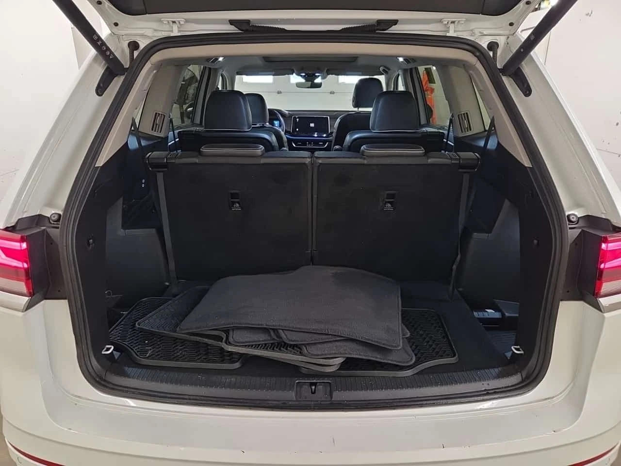 VW Atlas * EXECLINE * CARFAX * , снимка 15 - Автомобили и джипове - 56704901