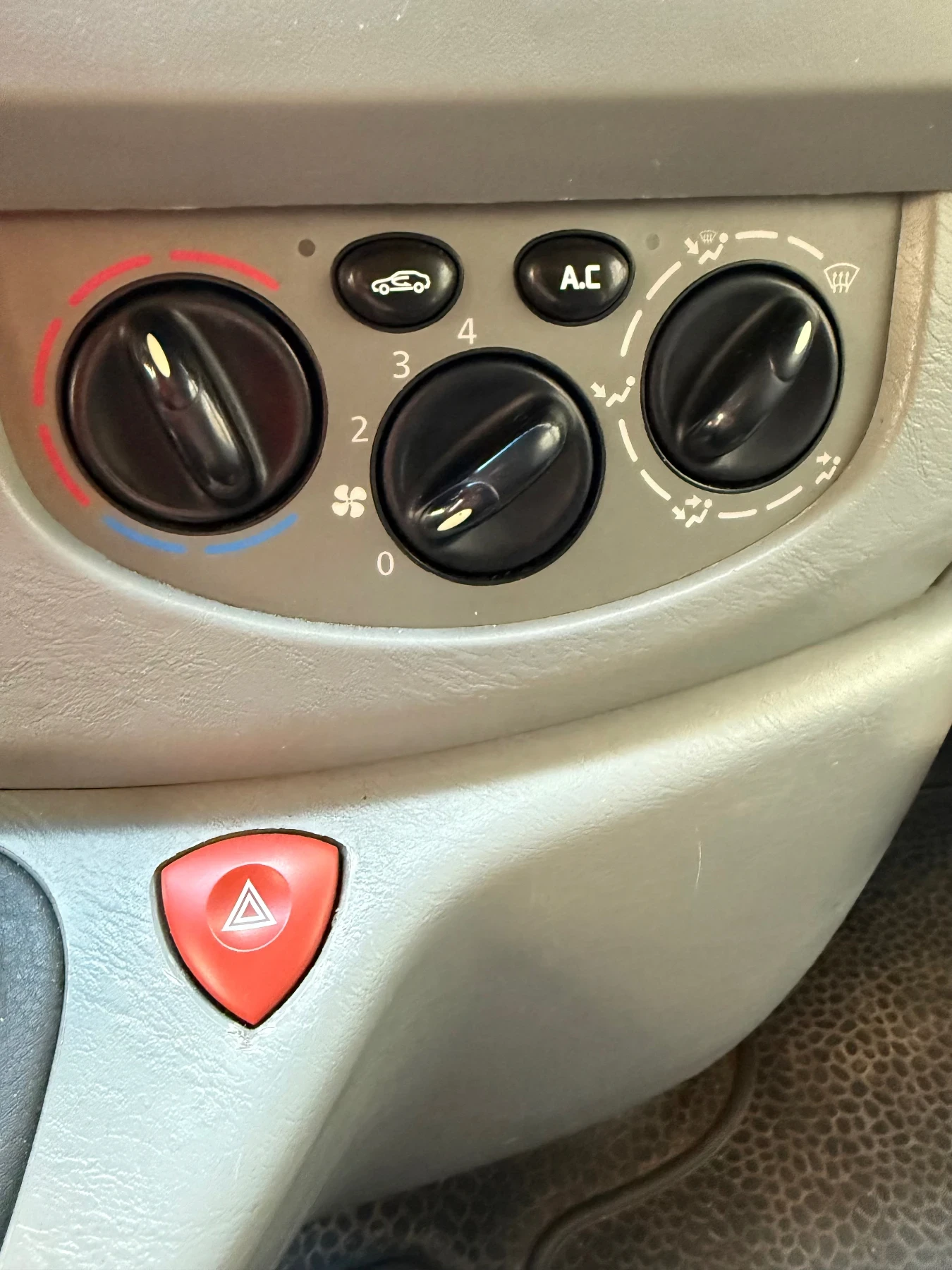 Opel Vivaro 1.9cdti, снимка 10 - Бусове и автобуси - 53824614