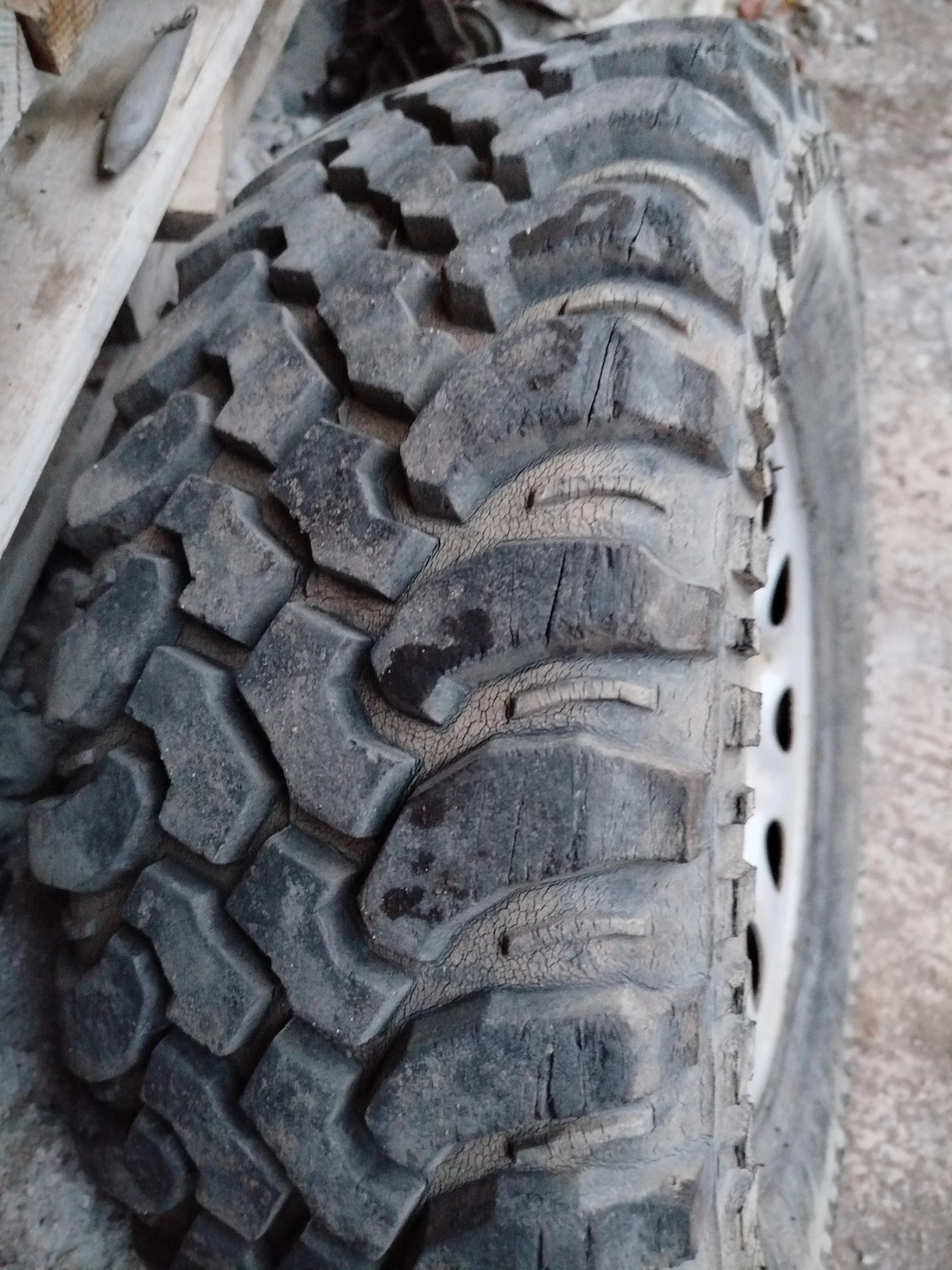 ���� � ������ 235/75R15 �� Suzuki Vitara | Mobile.bg � ����������� 1