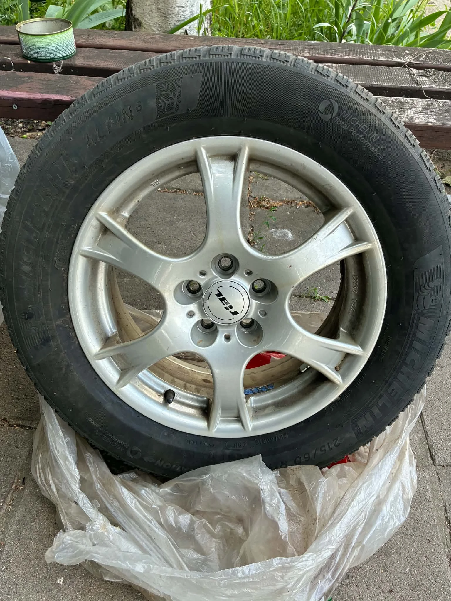 Гуми с джанти Michelin 215/60R16, снимка 2 - Гуми и джанти - 54879077