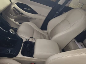 Jaguar E-pace 2.0D l4 R-Dynamic SE, снимка 8