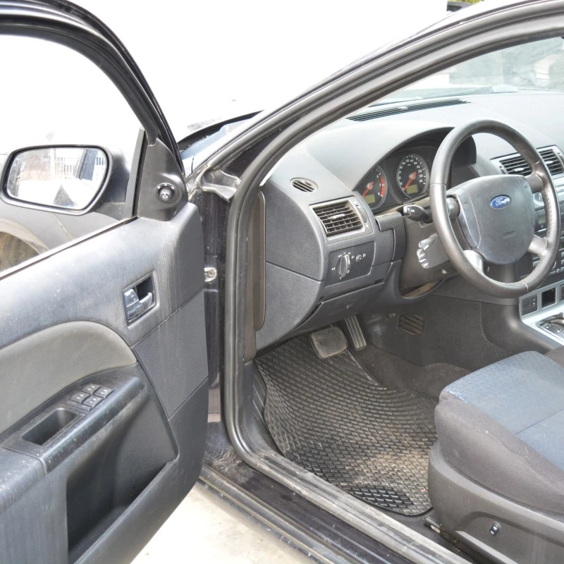 Ford Mondeo 2.0 i, снимка 6 - Автомобили и джипове - 43129711