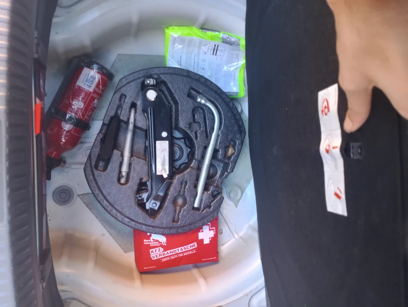 VW Scirocco 1.4L TSI, снимка 16 - Автомобили и джипове - 51726919