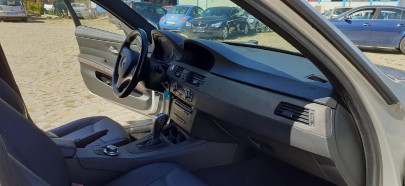 BMW 320 I, снимка 10 - Автомобили и джипове - 51778383