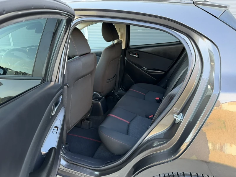 Mazda 2 1.5i 16V Skyactiv-G Revolution-115PS, снимка 15 - Автомобили и джипове - 52634986