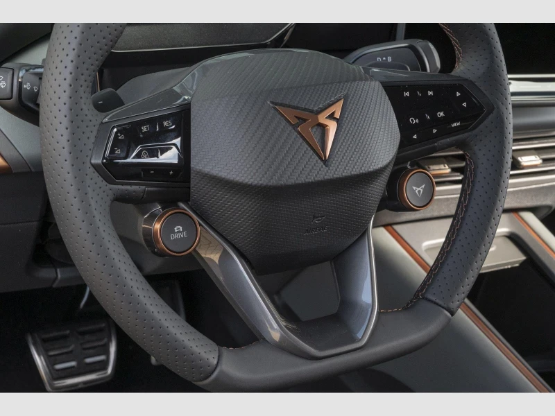 Cupra Born VZ 84kWh PANO LED 360-CAMERA HEAD UP, снимка 8 - Автомобили и джипове - 52760039