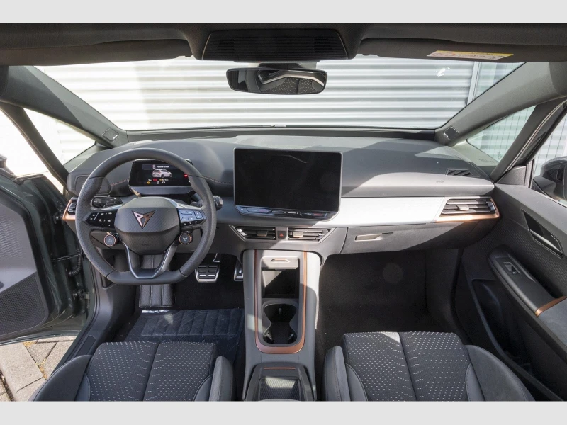 Cupra Born VZ 84kWh PANO LED 360-CAMERA HEAD UP, снимка 9 - Автомобили и джипове - 52760039