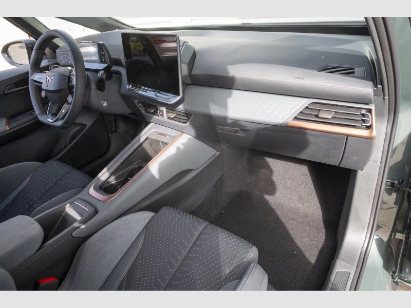 Cupra Born VZ 84kWh PANO LED 360-CAMERA HEAD UP, снимка 14 - Автомобили и джипове - 52760039