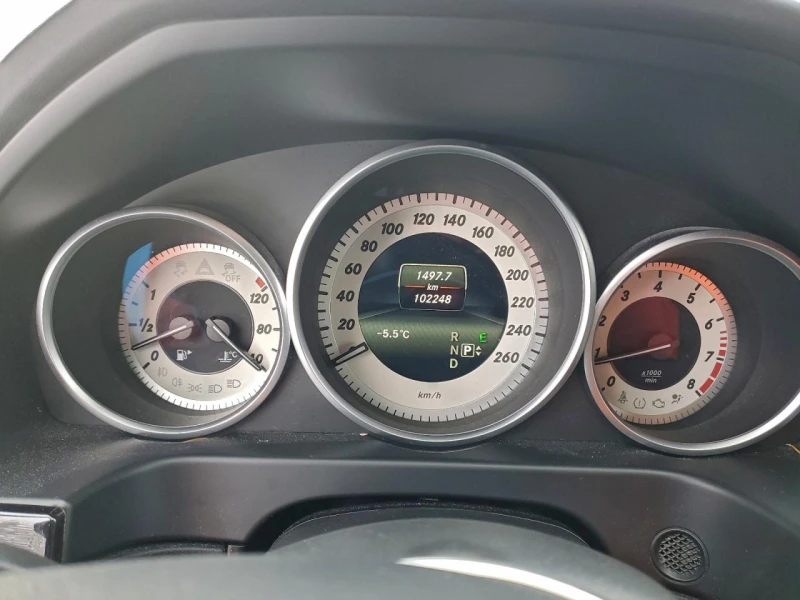 Mercedes-Benz E 350 4MATIC* 103 000KM * , снимка 9 - Автомобили и джипове - 52920797