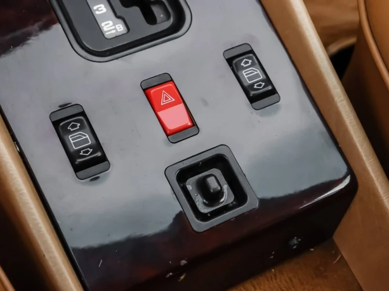 Mercedes-Benz 560 Series 2dr Roadster 560SL, снимка 17 - Автомобили и джипове - 53074944