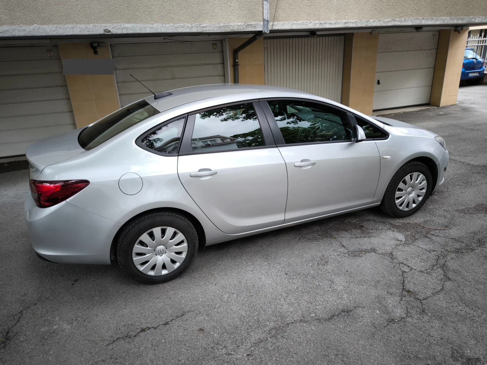Opel Astra J, 1.6 - изображение 4