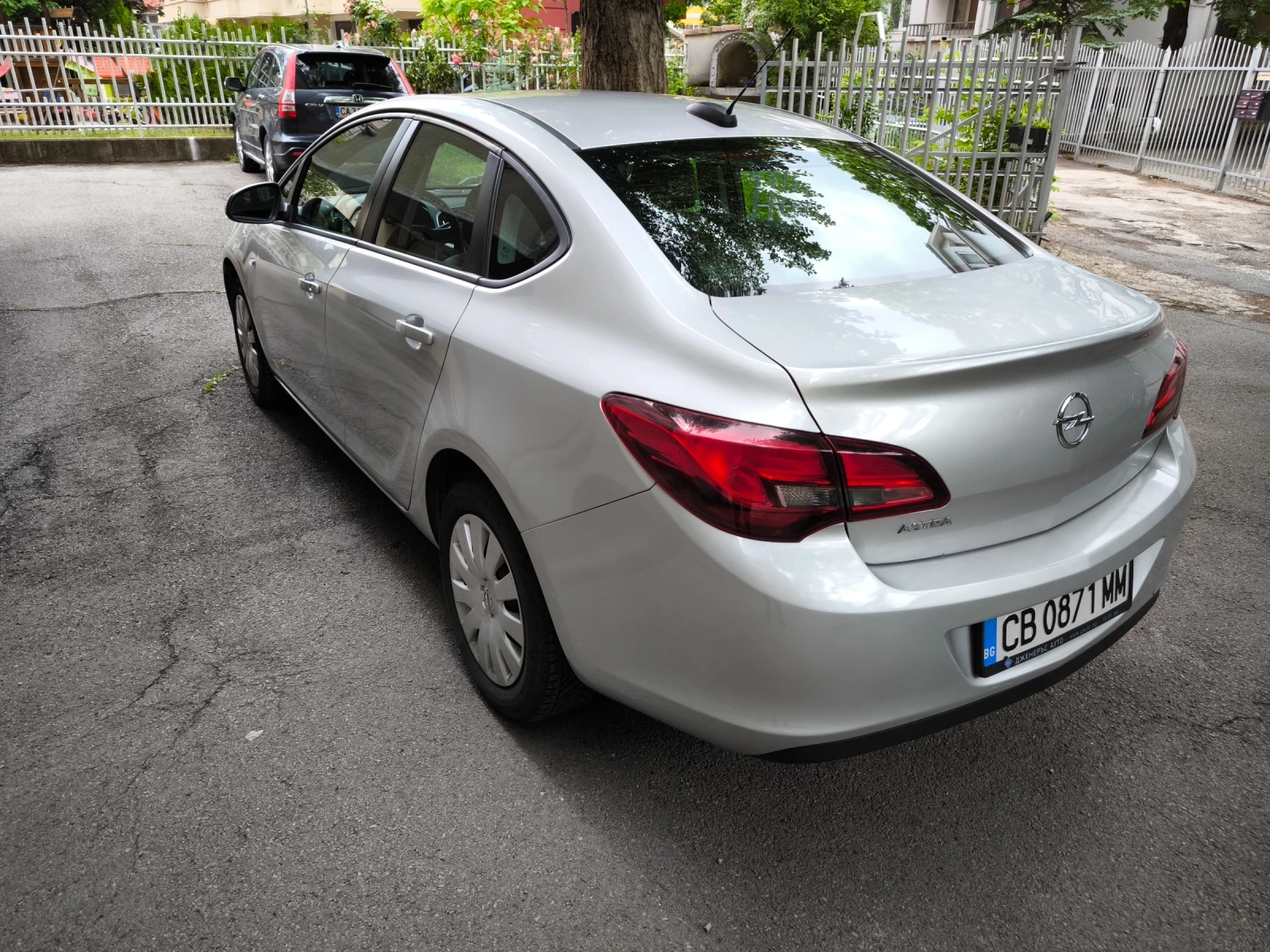 Opel Astra J, 1.6 - изображение 3