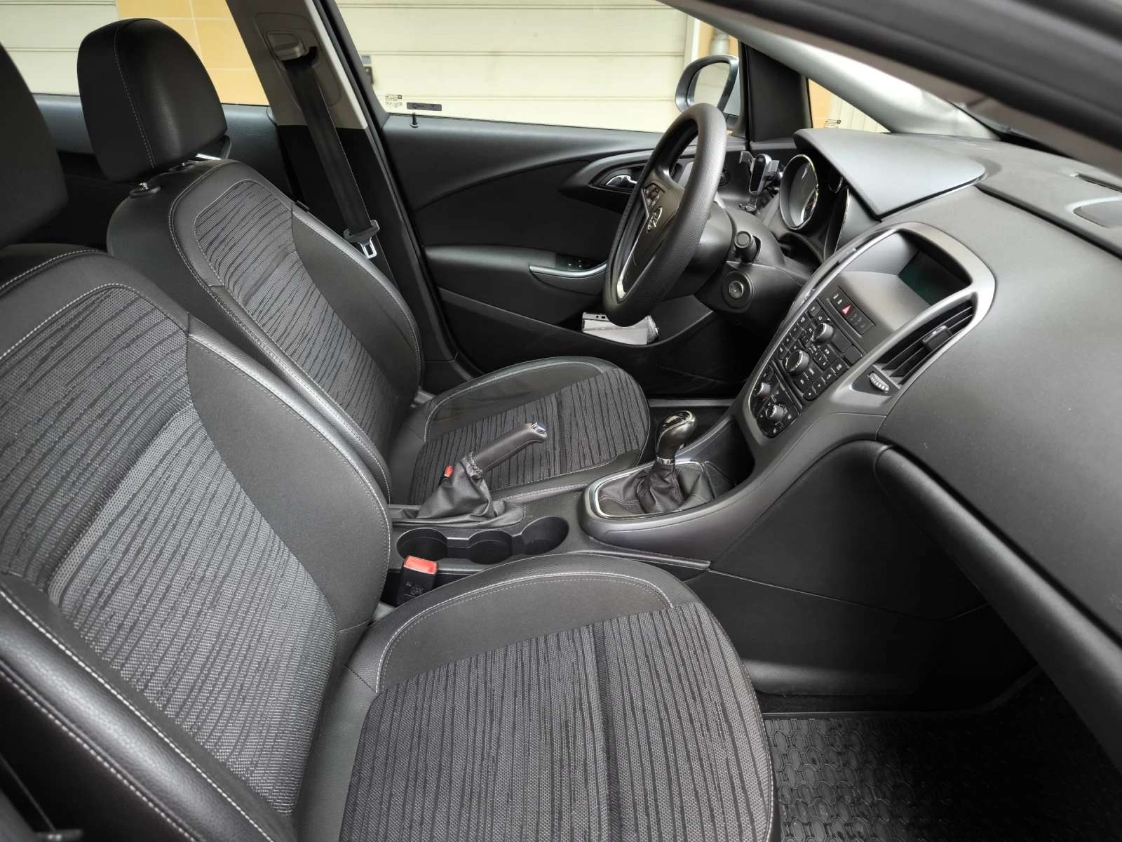 Opel Astra J, 1.6 - изображение 6