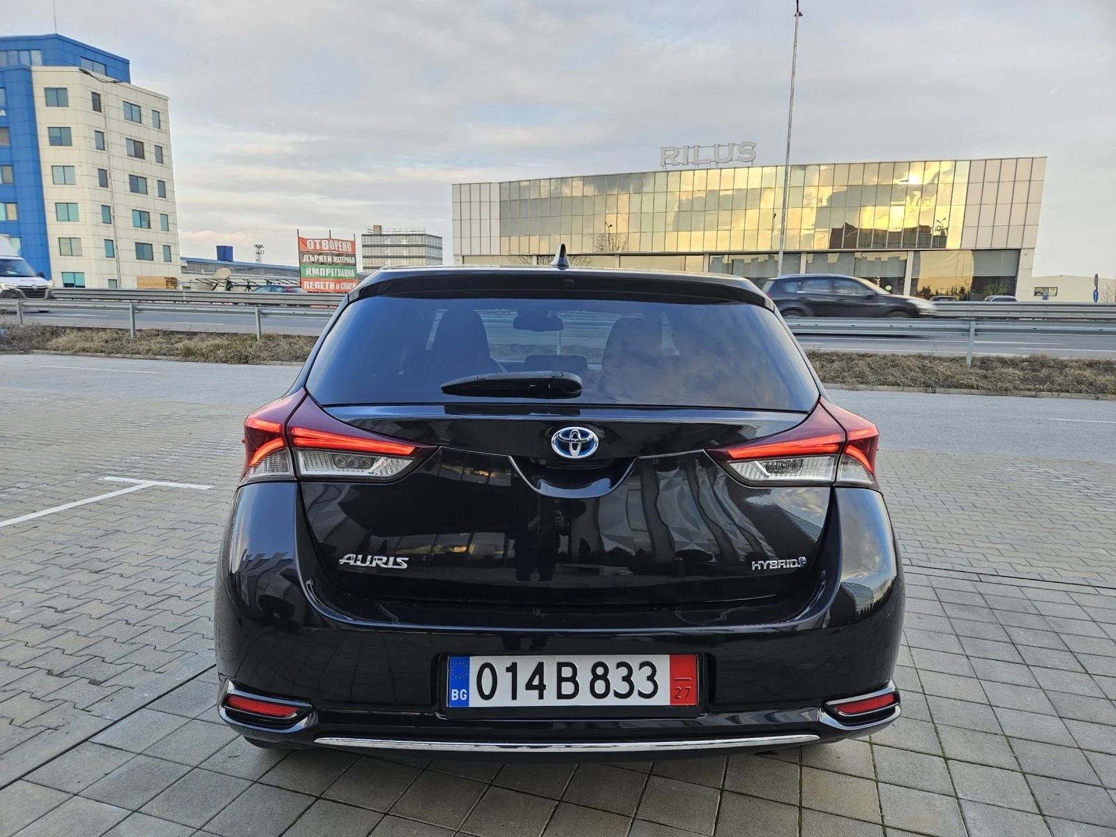 Toyota Auris 1.8 HYBRID swiss edition  - изображение 2