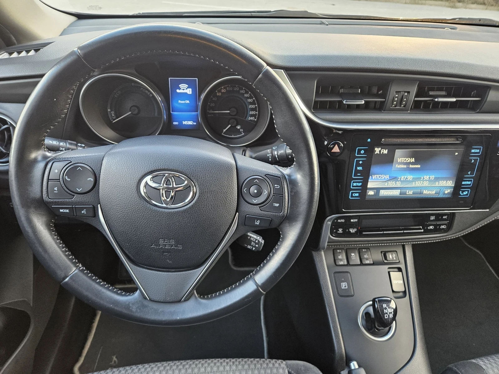 Toyota Auris 1.8 HYBRID swiss edition  - изображение 10