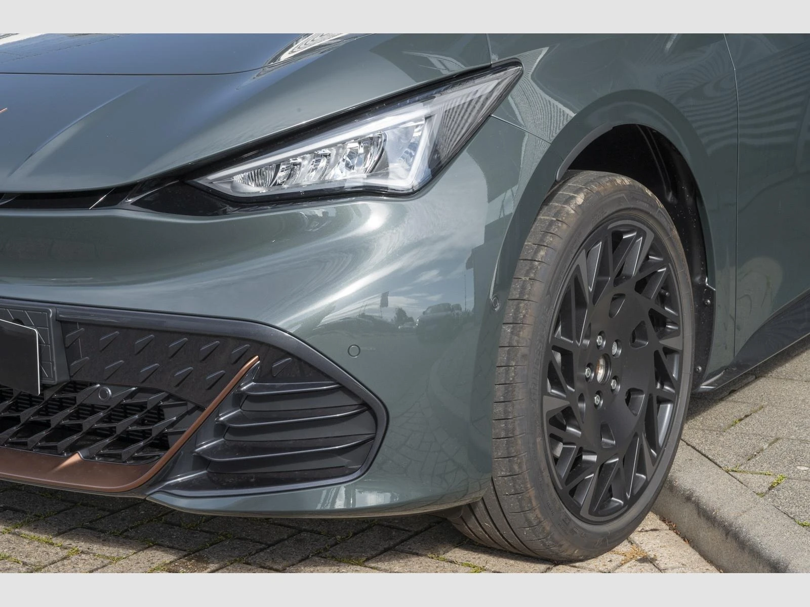 Cupra Born VZ 84kWh PANO LED 360-CAMERA HEAD UP - изображение 5