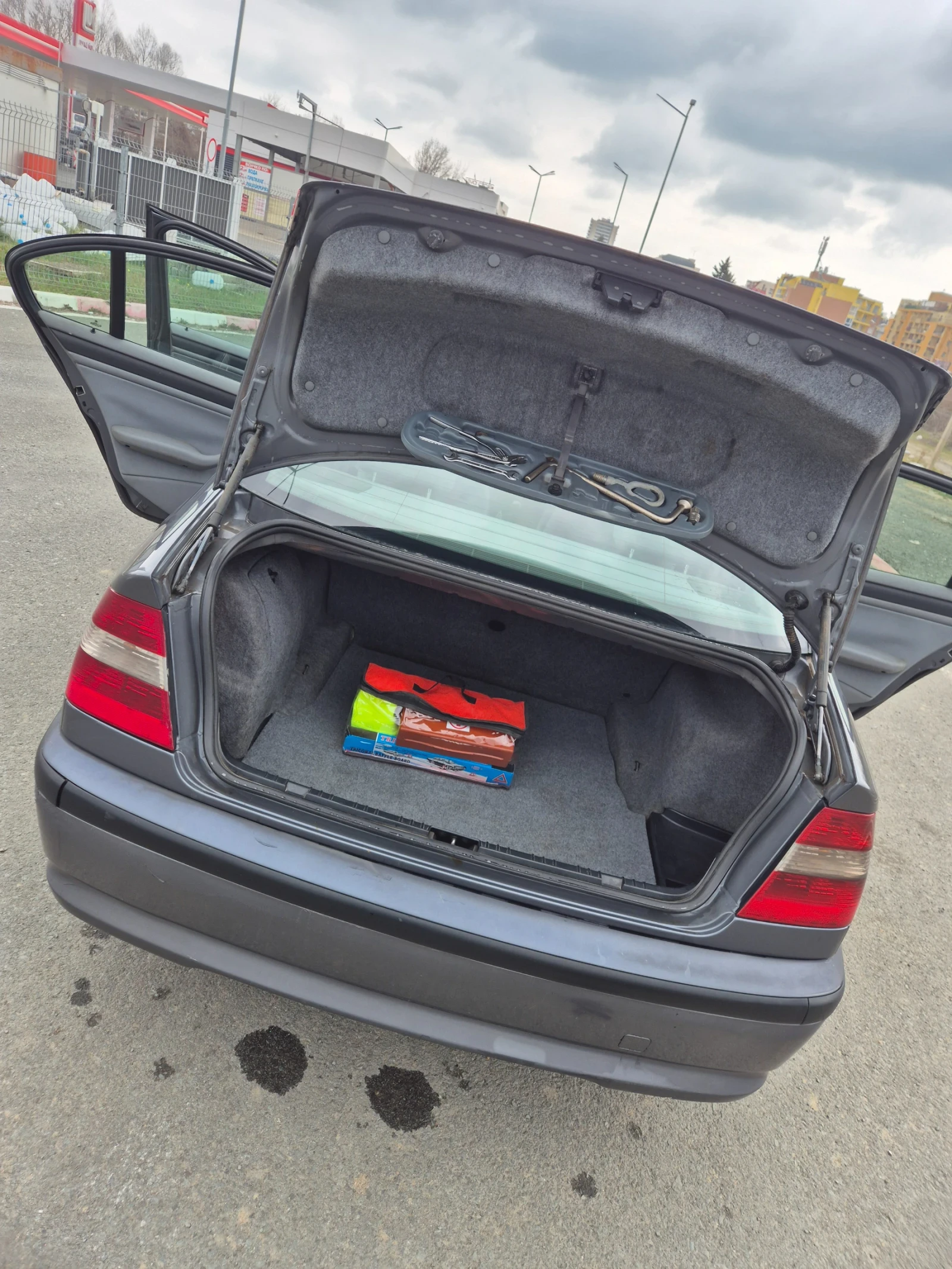 BMW 320, снимка 11 - Автомобили и джипове - 53934250