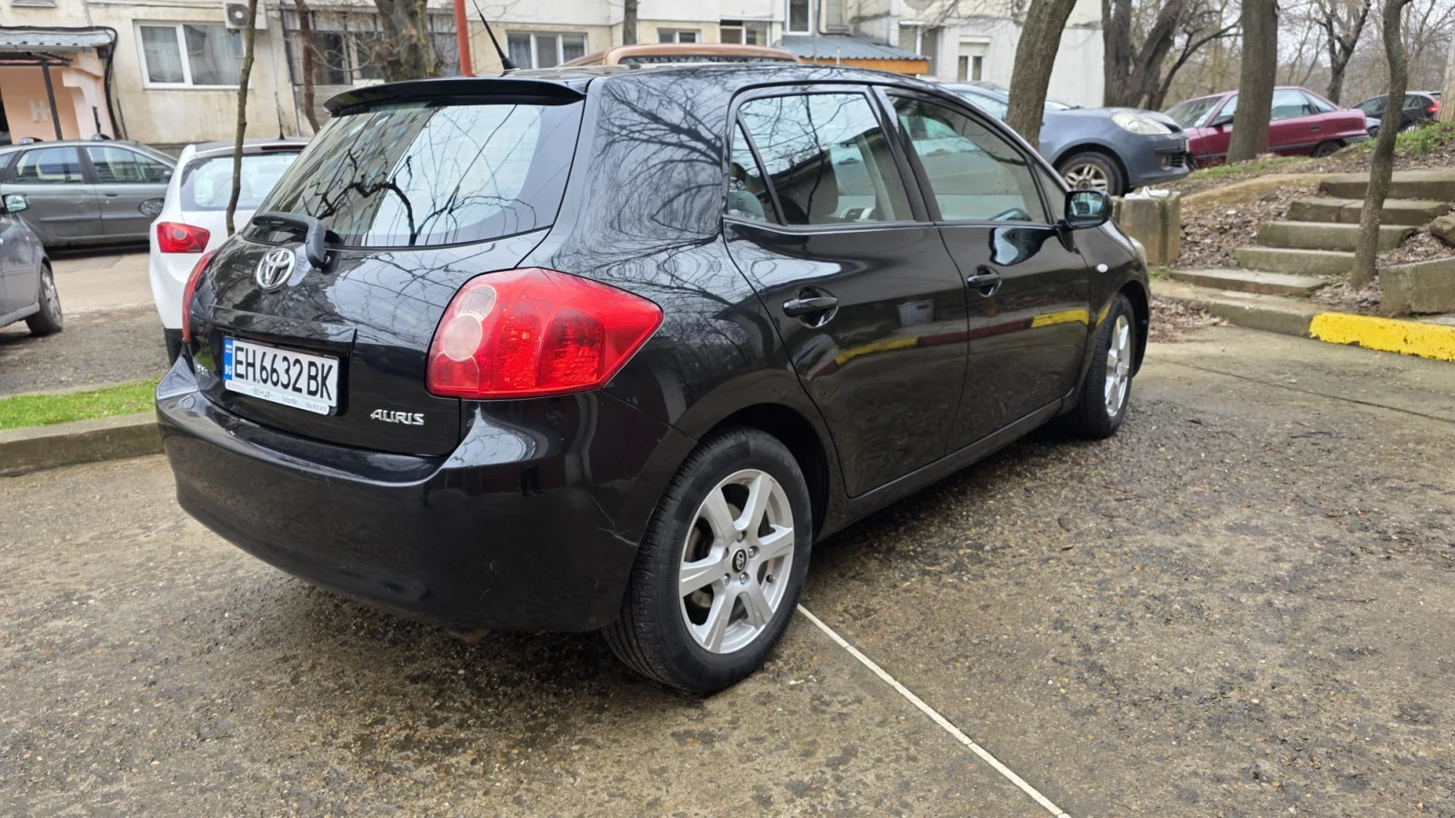 Toyota Auris, снимка 2 - Автомобили и джипове - 54009544