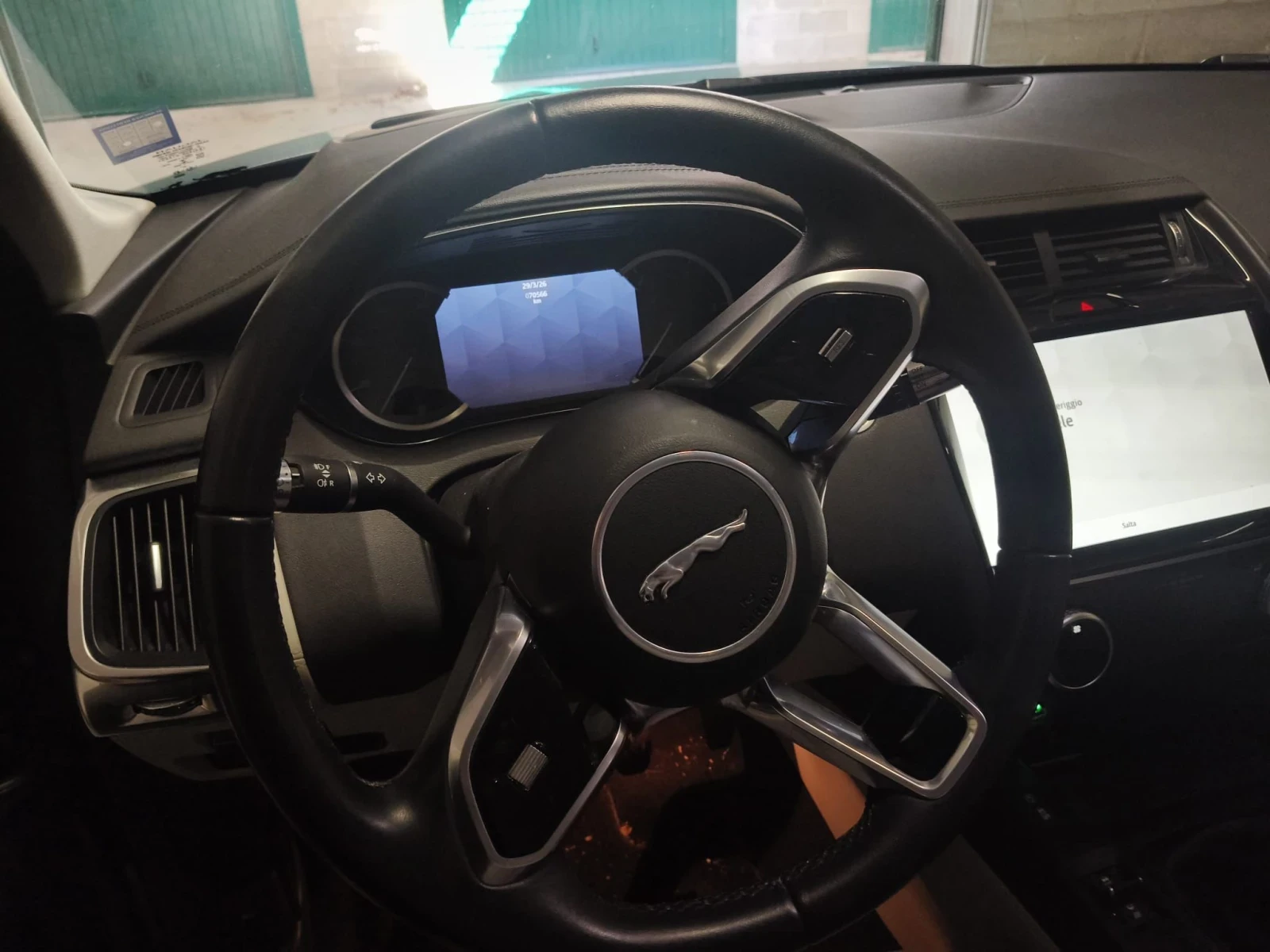 Jaguar E-pace 2.0D l4 R-Dynamic SE, снимка 10 - Автомобили и джипове - 54192789