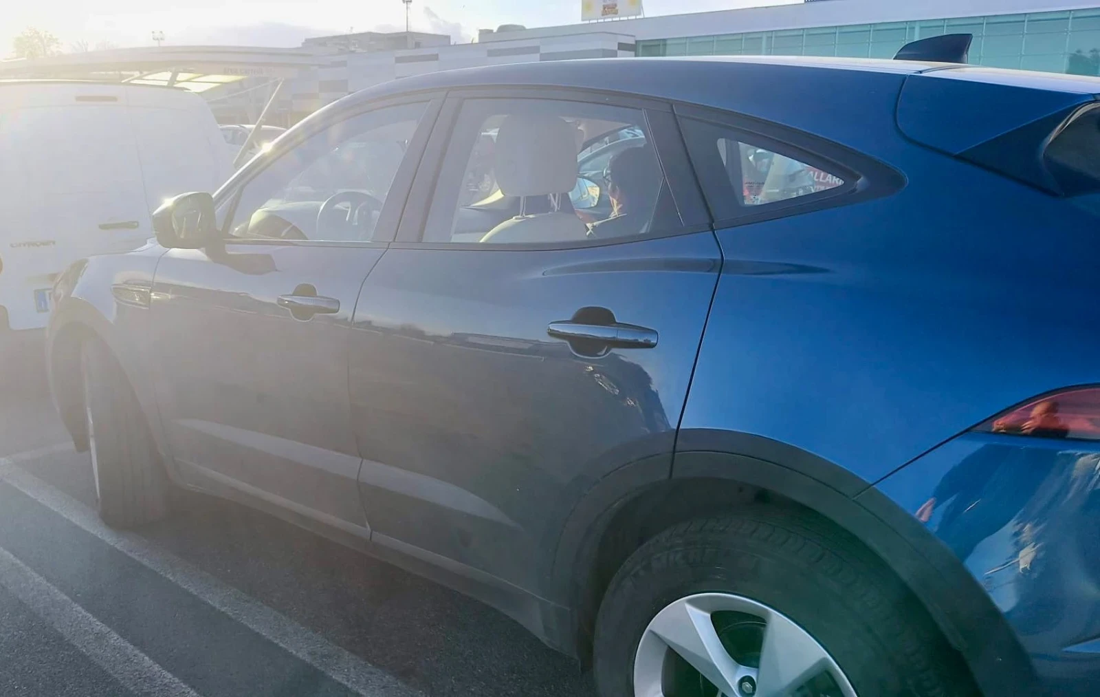 Jaguar E-pace 2.0D l4 R-Dynamic SE, снимка 4 - Автомобили и джипове - 54192789