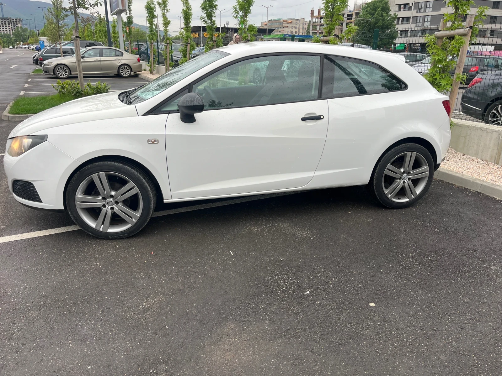 Seat Ibiza, снимка 2 - Автомобили и джипове - 54502290