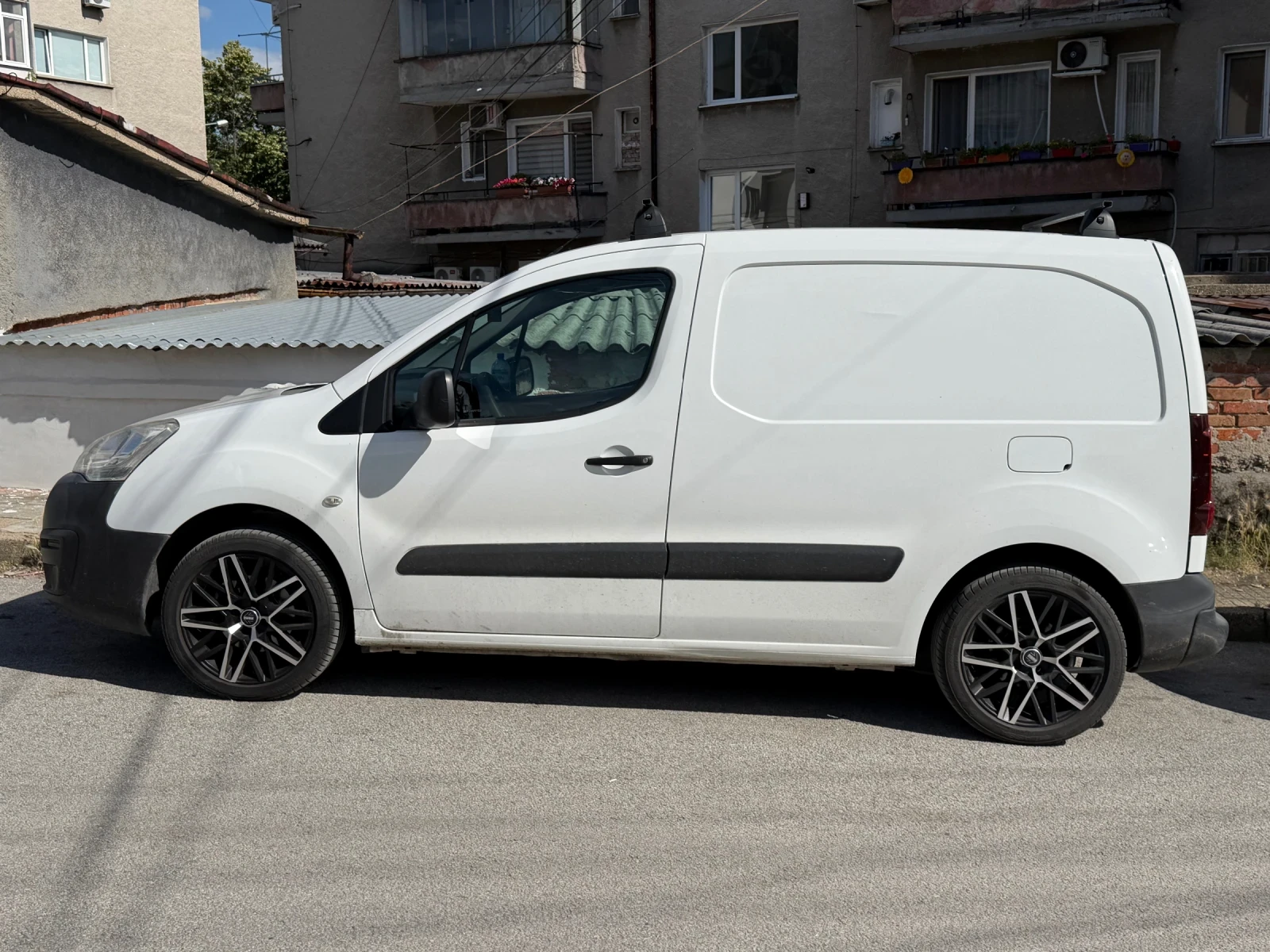 Citroen Berlingo 1.6 HDI Отличен* регистриран* обслужен, снимка 3 - Автомобили и джипове - 55063439