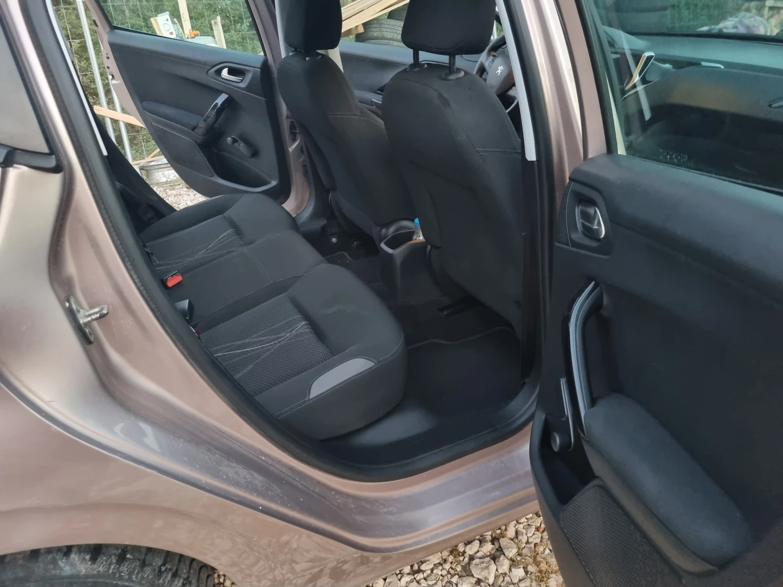 Peugeot 208 1.4i ESKLUZIVE , снимка 8 - Автомобили и джипове - 55604894