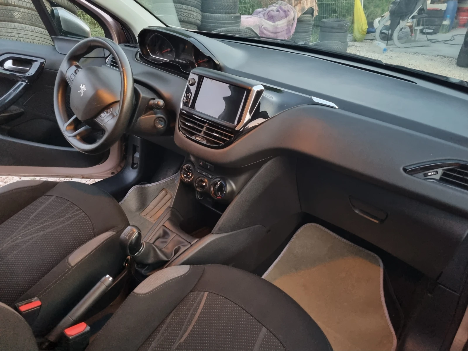 Peugeot 208 1.4i ESKLUZIVE , снимка 7 - Автомобили и джипове - 55604894