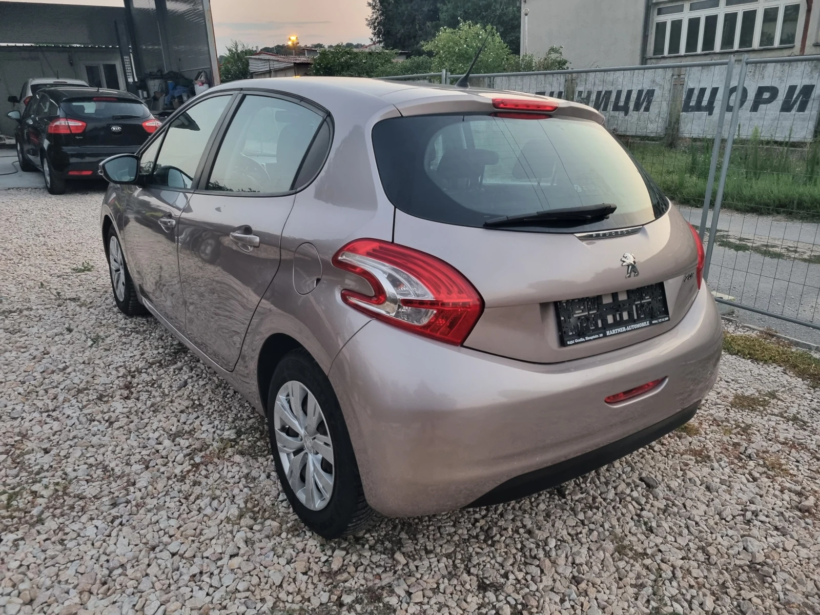 Peugeot 208 1.4i ESKLUZIVE , снимка 5 - Автомобили и джипове - 55604894