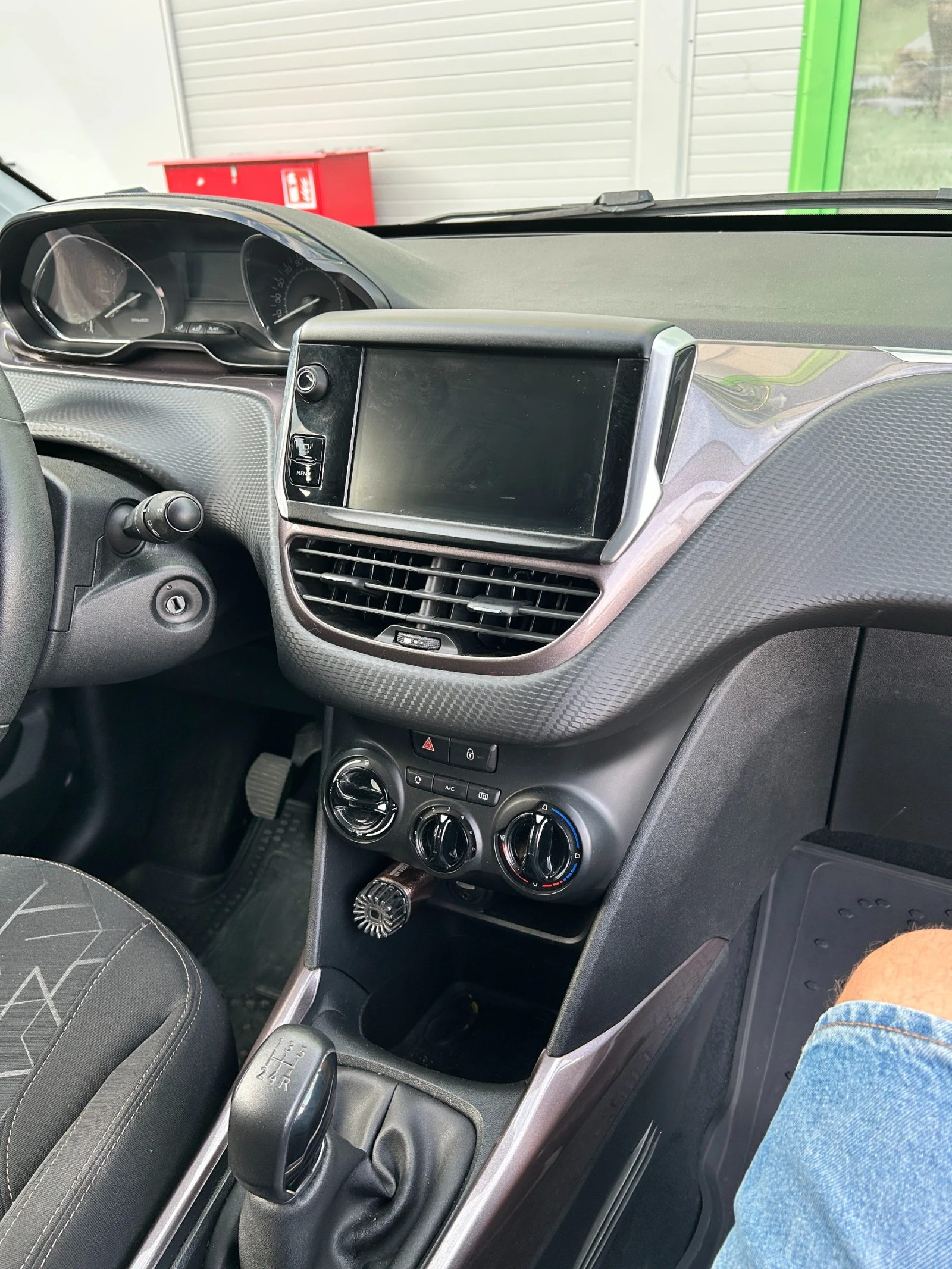 Peugeot 2008, снимка 12 - Автомобили и джипове - 55847707
