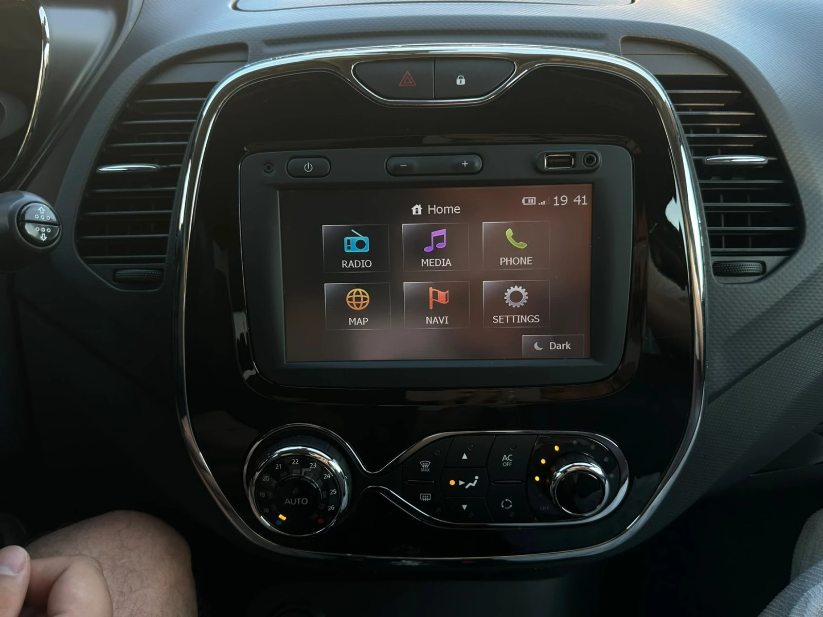 Renault Captur 1.5 dCi EDC / Навигация / Камера, снимка 10 - Автомобили и джипове - 55993057