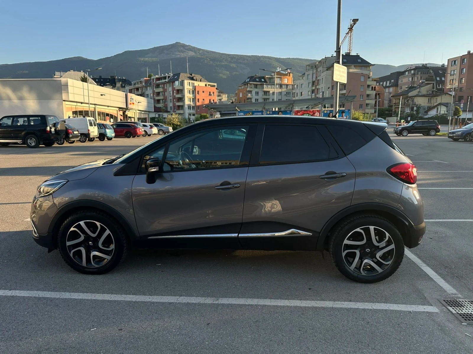 Renault Captur 1.5 dCi EDC / Навигация / Камера, снимка 16 - Автомобили и джипове - 55993057
