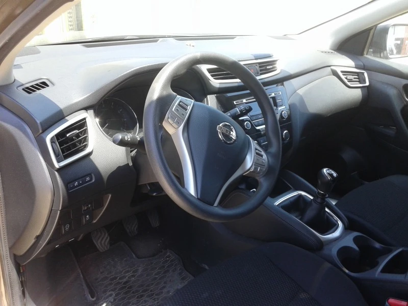 Nissan Qashqai 1.2i, снимка 9 - Автомобили и джипове - 41444586