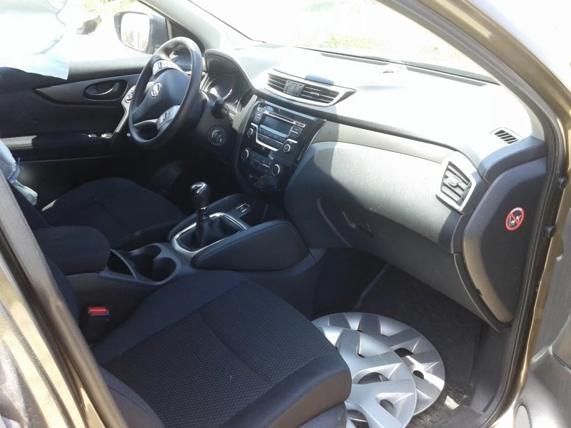 Nissan Qashqai 1.2i, снимка 10 - Автомобили и джипове - 41444586