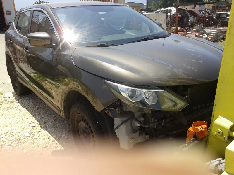 Nissan Qashqai 1.2i, снимка 5 - Автомобили и джипове - 41444586