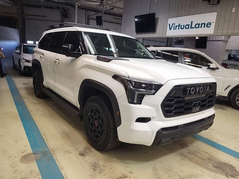 Toyota Sequoia * TRD OFF ROAD * ПОДГРЕВ* ЕЛ. СЕДАЛКИ* , снимка 2 - Автомобили и джипове - 53524329