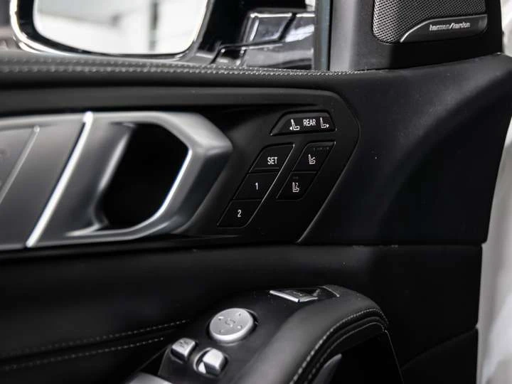 BMW X7 XDrive40i M SPORT 7-PASS HUD 360CAM CRISTAL SHIFTE, снимка 12 - Автомобили и джипове - 53604211